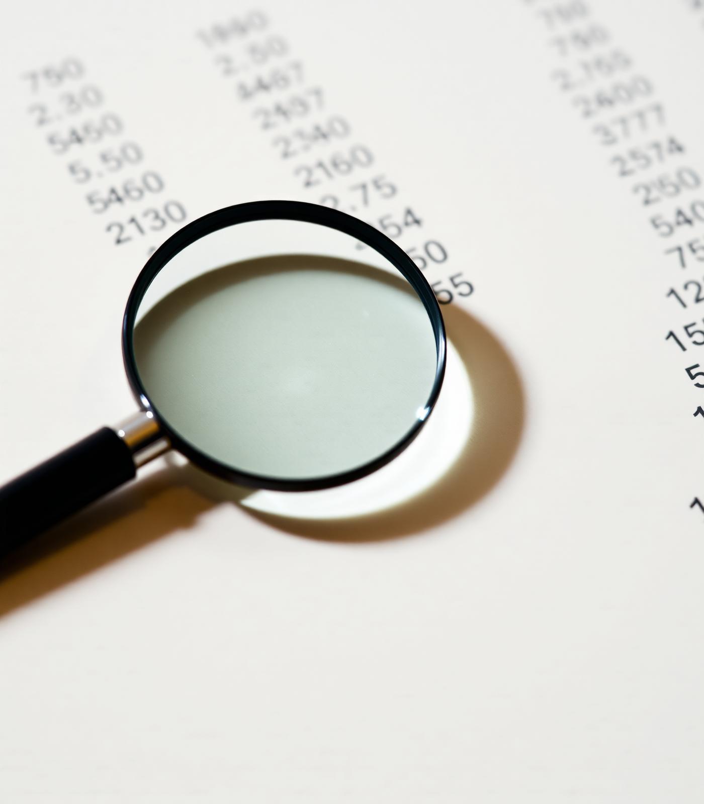 Magnifying glass over financial valuation